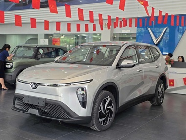 Vinfast Limo Green màu Bạc.